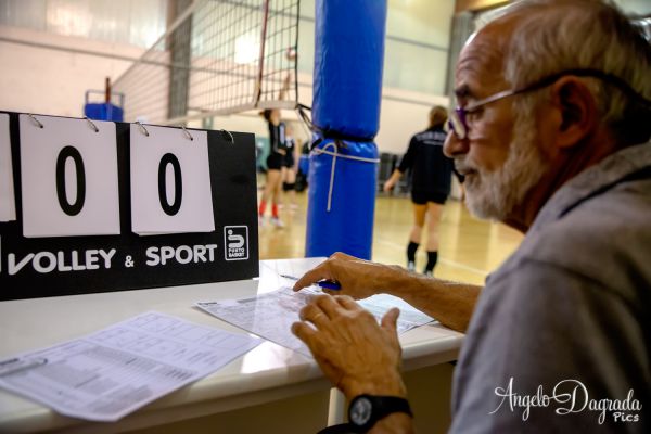 volley-565EF59154-B845-D0B0-602C-50E50AB9C765.jpg